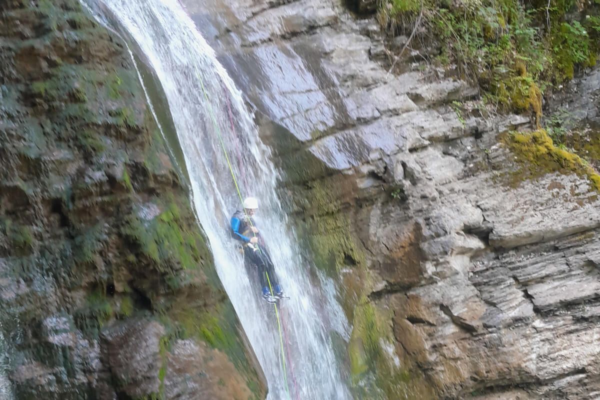 Photo canyon de Nyon, rappel en toboggan