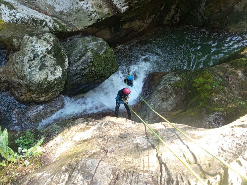 Bronze canyon abseling